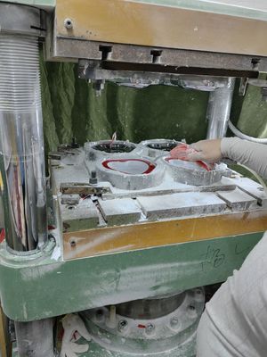 Смесь прессформы мочевины качества еды пудрит C3H6N6 для Tableware