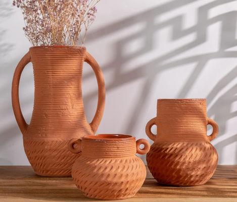 Керамическая ваза с широким ртом