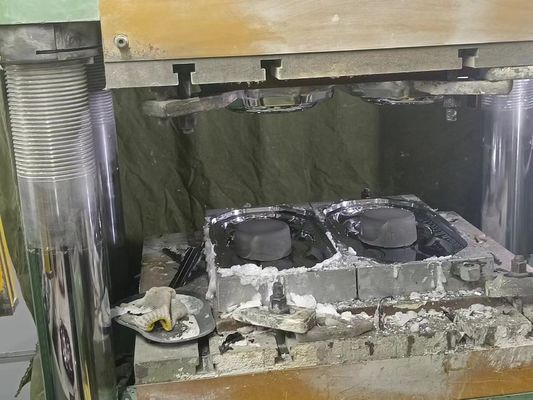 Компьютерное управление Меламин столовой посуды Формовочная машина индивидуальные формы один из двух 12 "Меламин пластинки Формирование формы