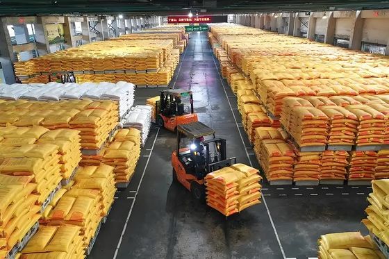 Кристаллический без запаха меламин формования порошок пластмассы Два года срок годности Египетская фабрика